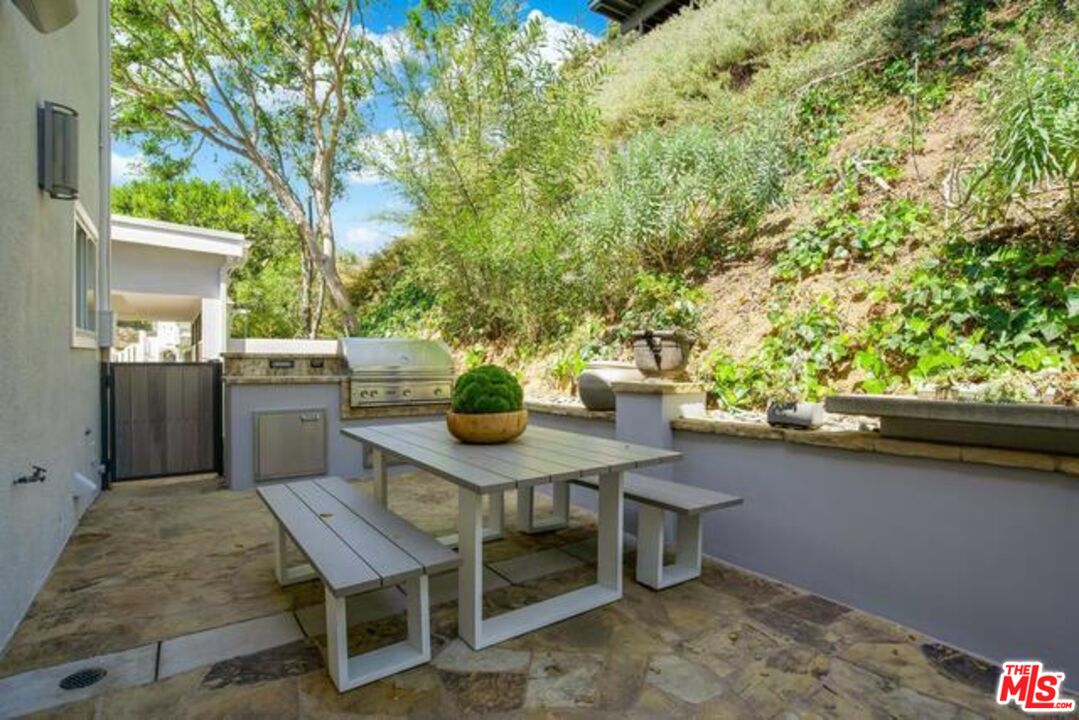 1068 Casiano Rd