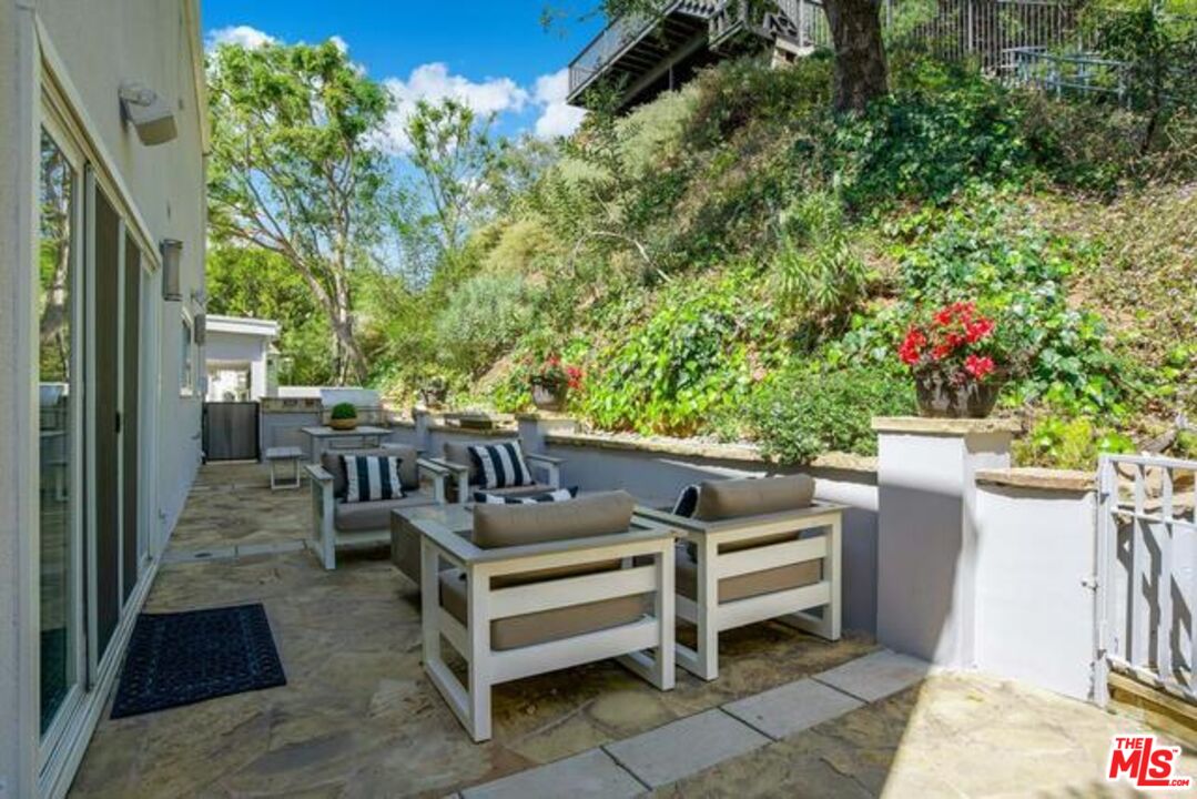 1068 Casiano Rd