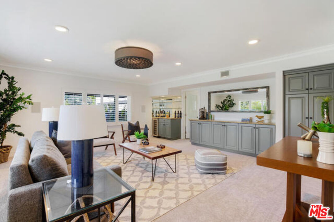1068 Casiano Rd