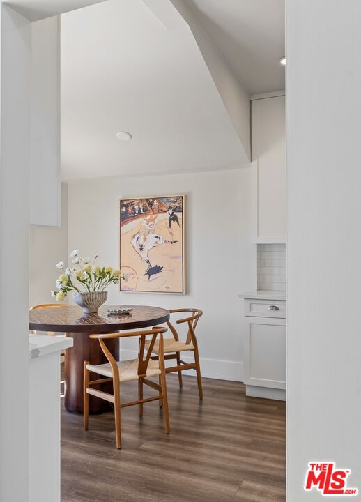 326 W 10th St