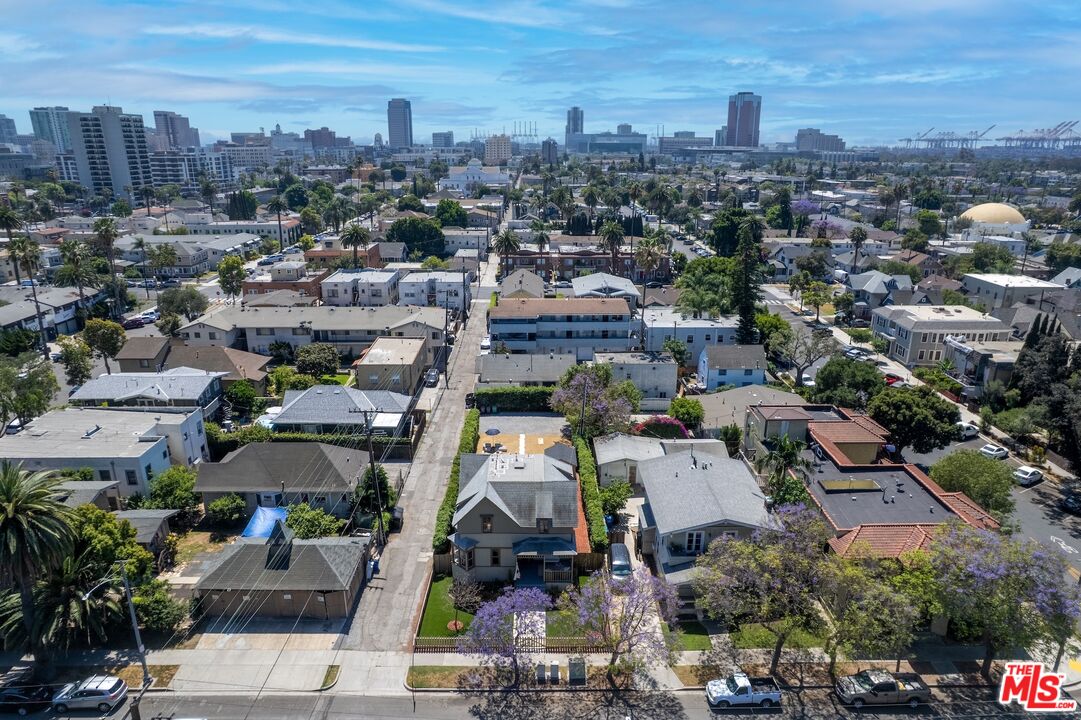 326 W 10th St