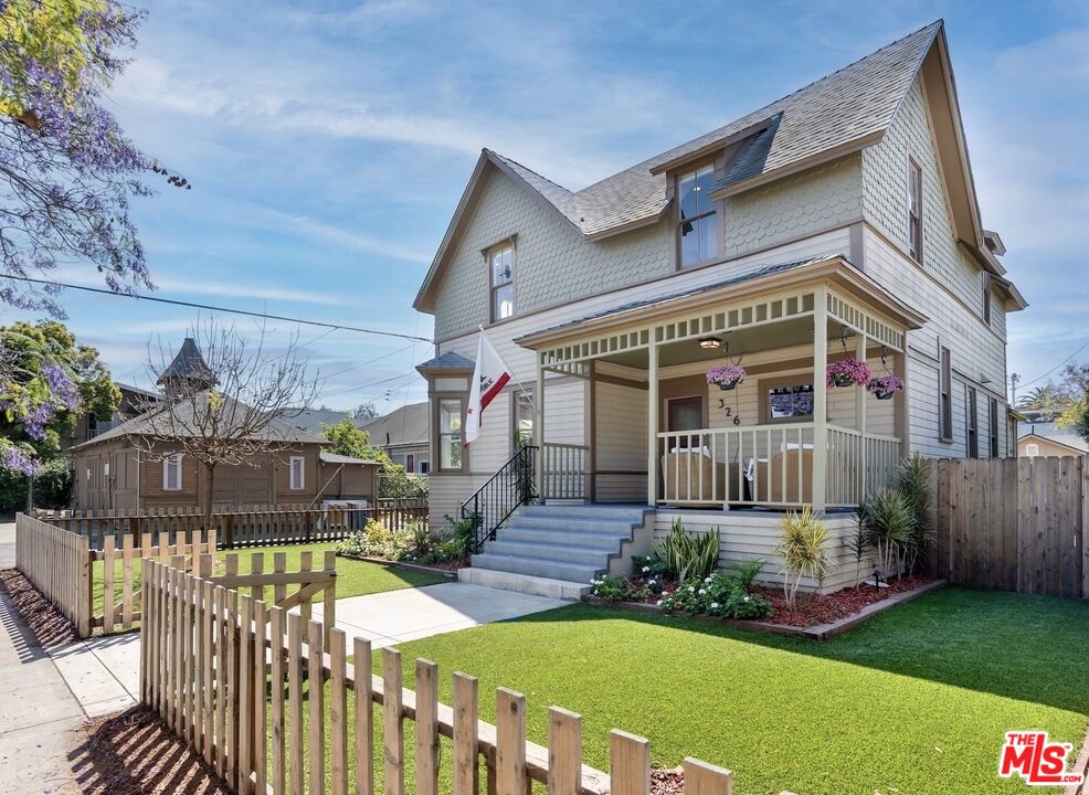 326 W 10th St