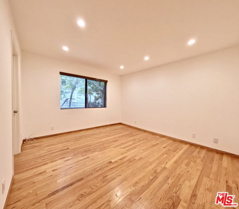 805 N West Knoll Dr Unit: 2