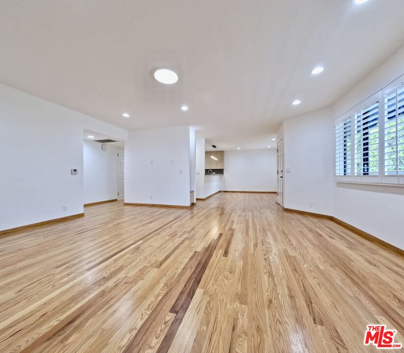 805 N West Knoll Dr Unit: 2