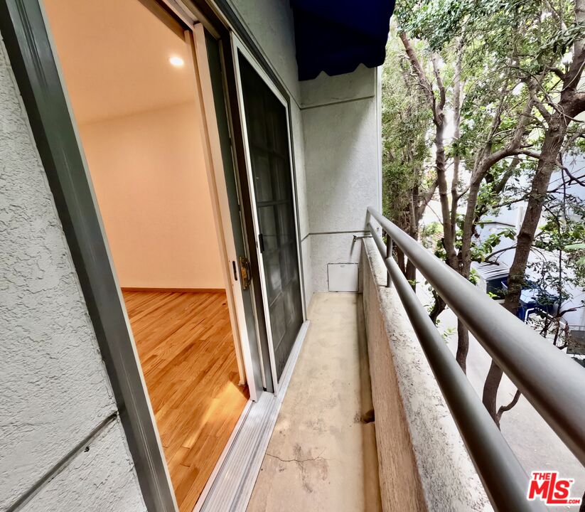 805 N West Knoll Dr Unit: 2