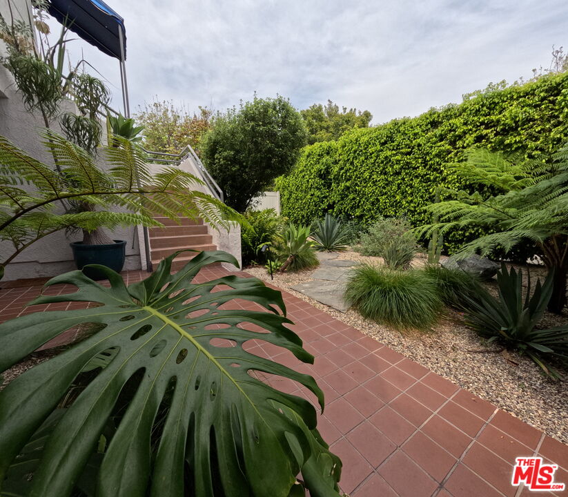805 N West Knoll Dr Unit: 2