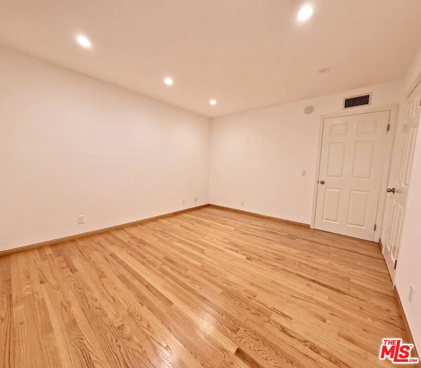 805 N West Knoll Dr Unit: 2