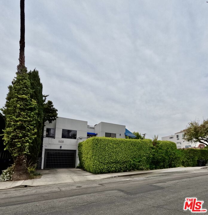 805 N West Knoll Dr Unit: 2
