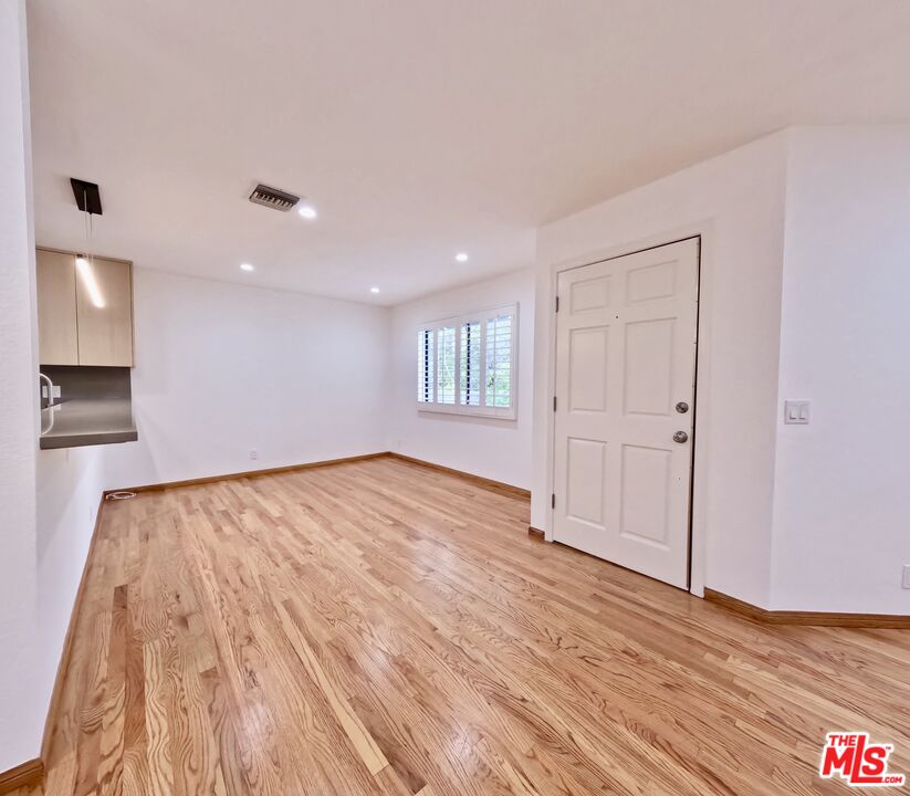 805 N West Knoll Dr Unit: 2