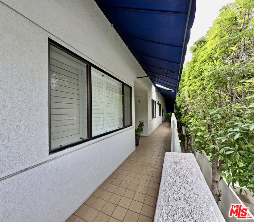 805 N West Knoll Dr Unit: 2