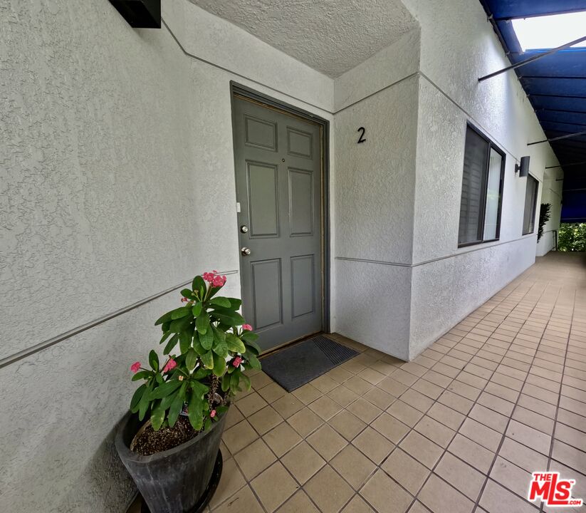 805 N West Knoll Dr Unit: 2