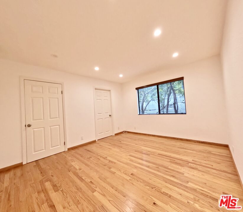 805 N West Knoll Dr Unit: 2