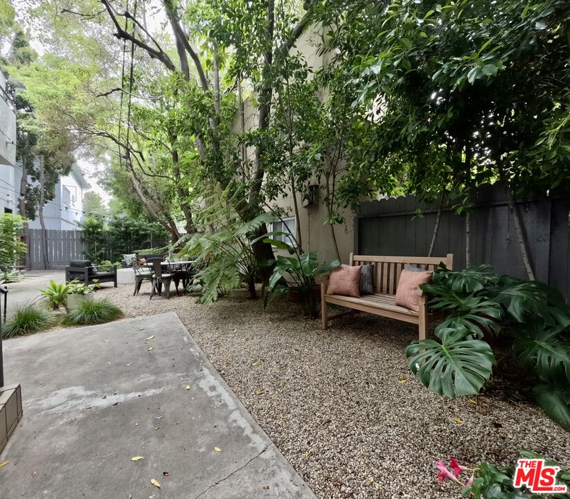 805 N West Knoll Dr Unit: 2