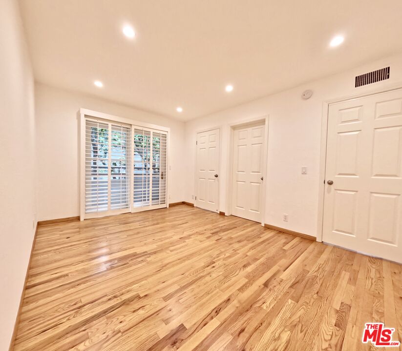 805 N West Knoll Dr Unit: 2