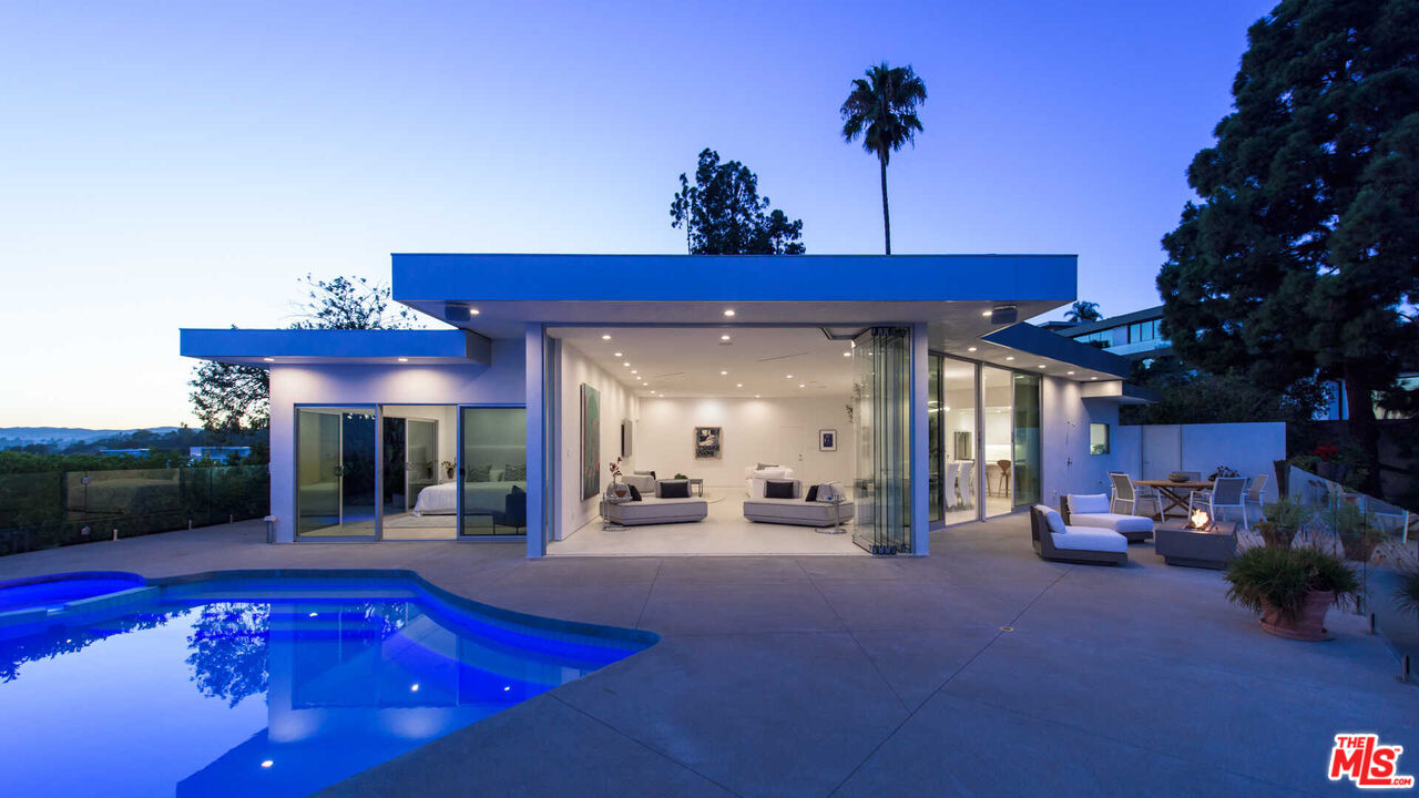 1542 Blue Jay Way