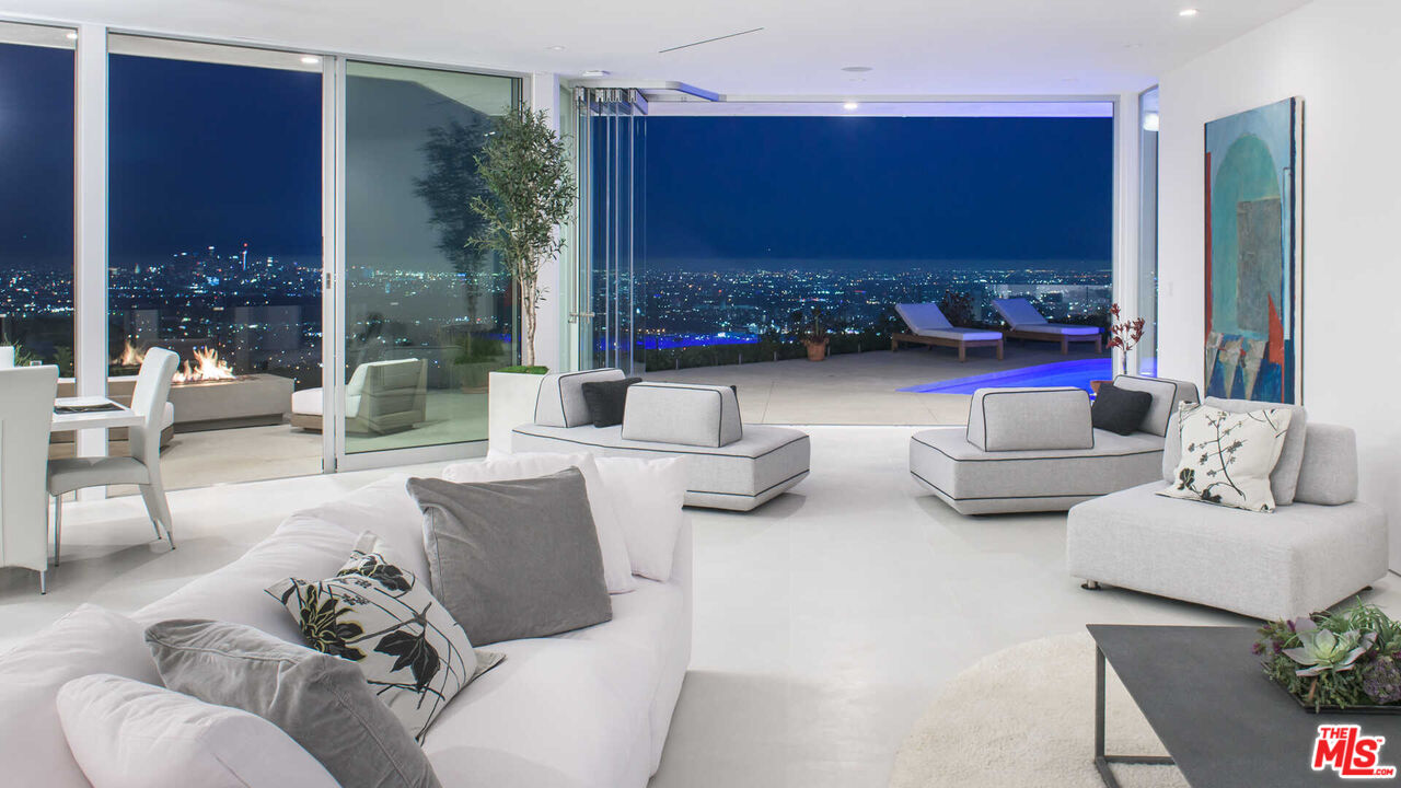 1542 Blue Jay Way