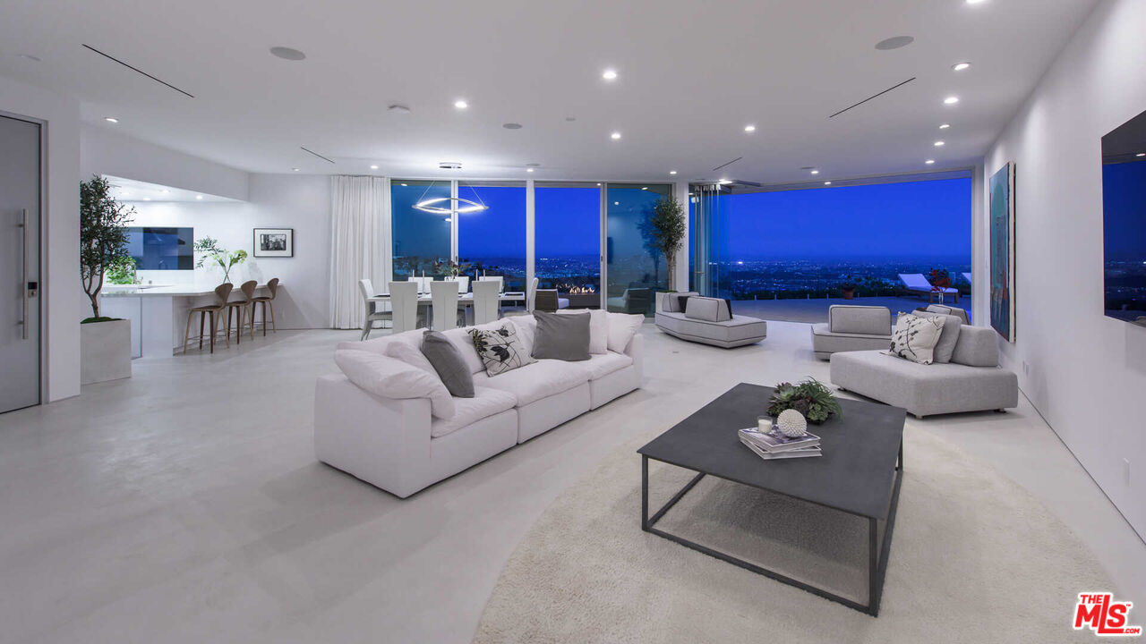 1542 Blue Jay Way