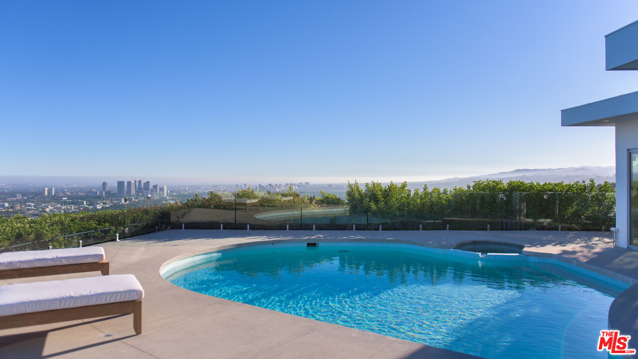 1542 Blue Jay Way