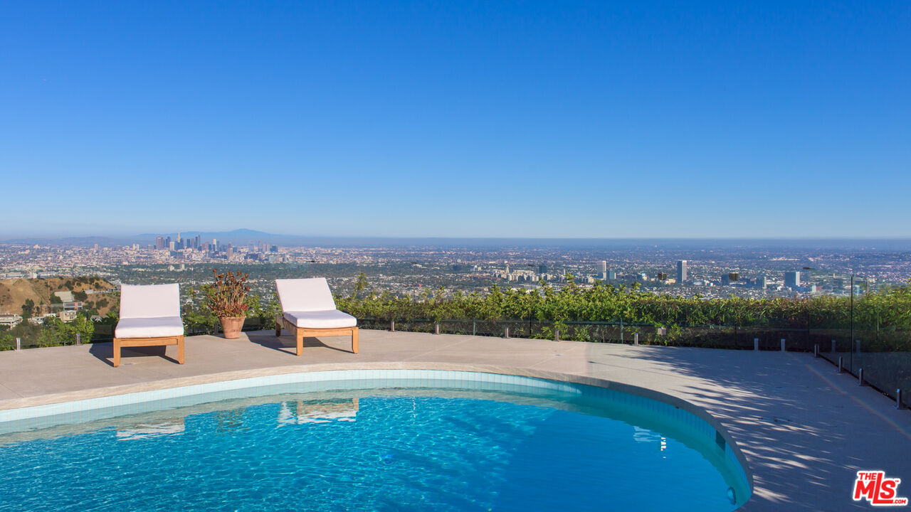 1542 Blue Jay Way