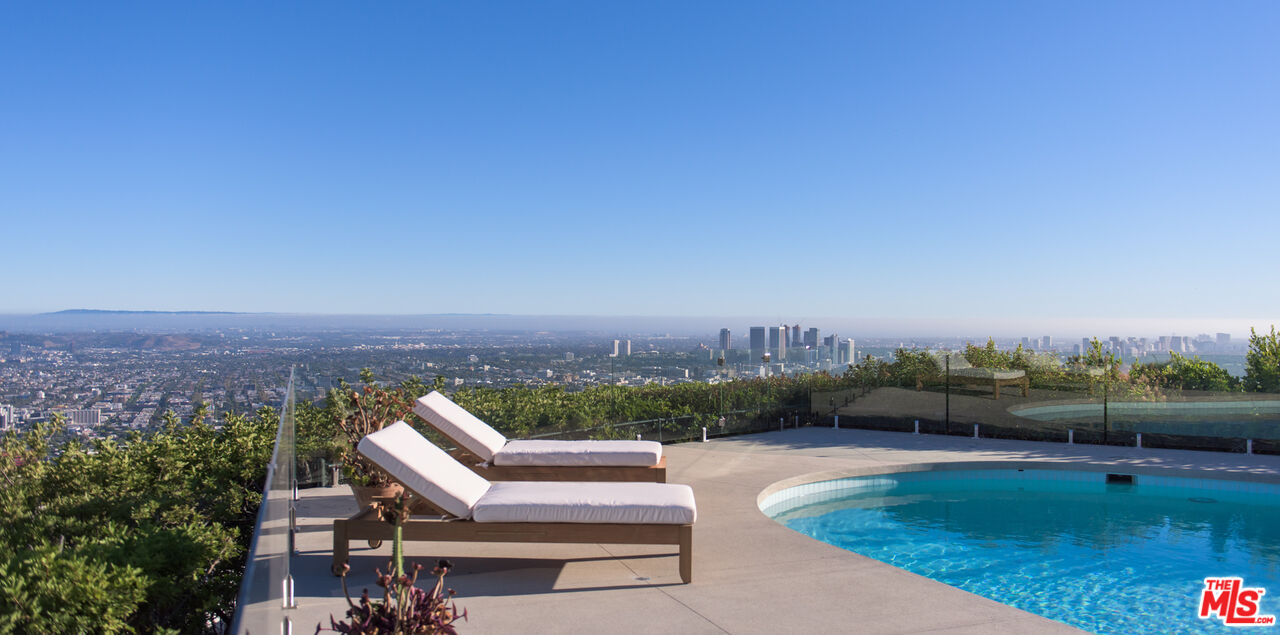 1542 Blue Jay Way