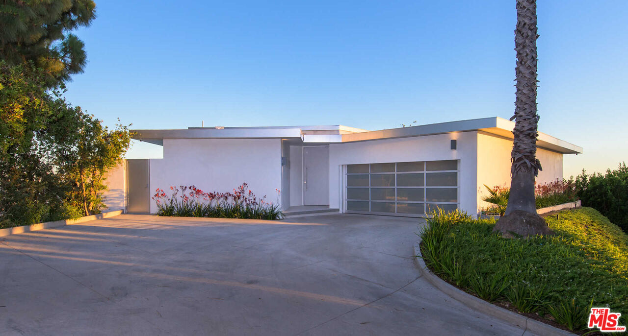 1542 Blue Jay Way