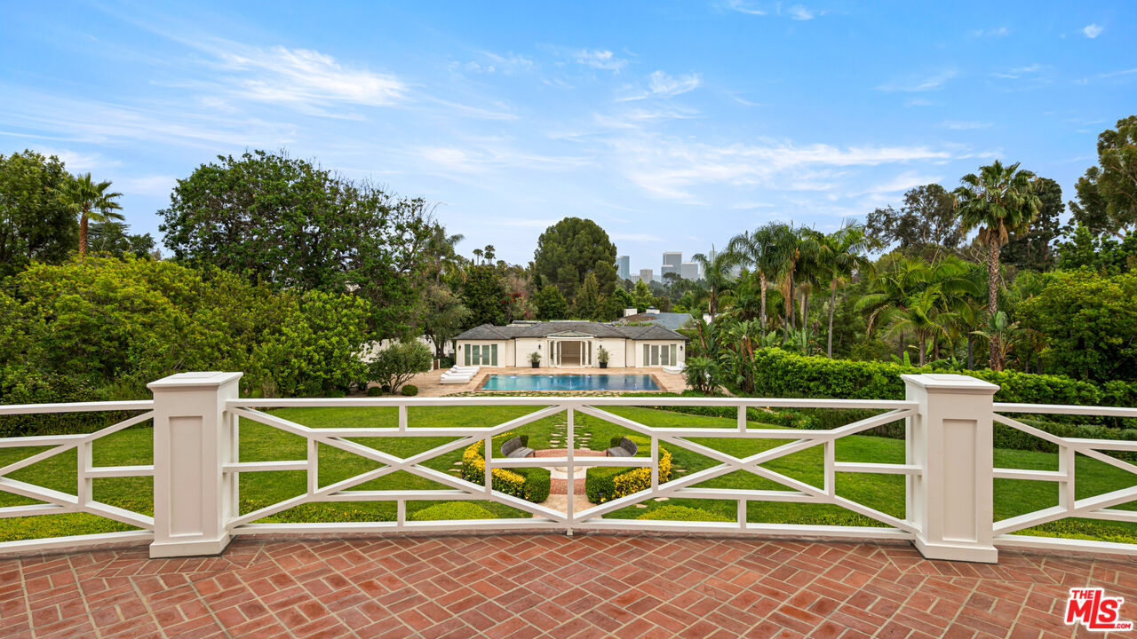 10250 W Sunset Blvd