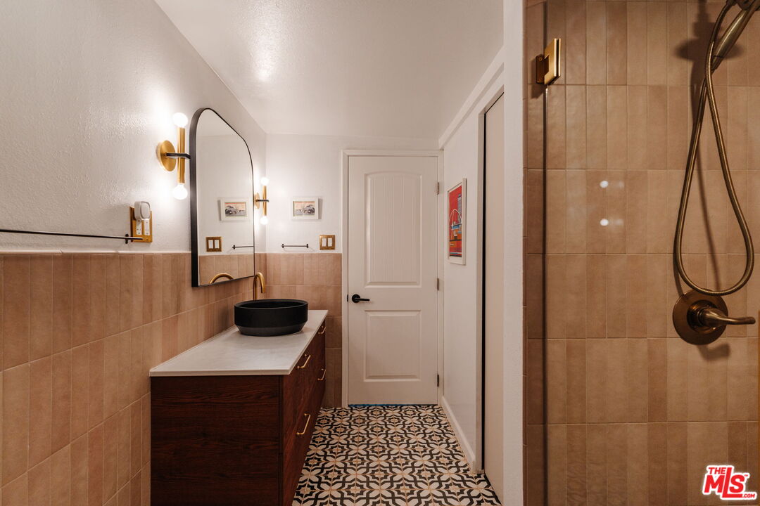 2700 Cahuenga Blvd Unit: 4319