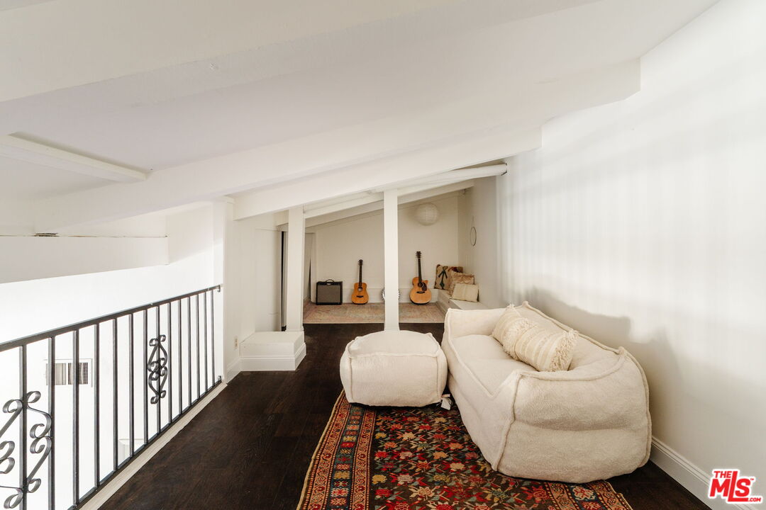2700 Cahuenga Blvd Unit: 4319