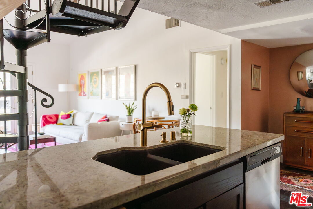 2700 Cahuenga Blvd Unit: 4319