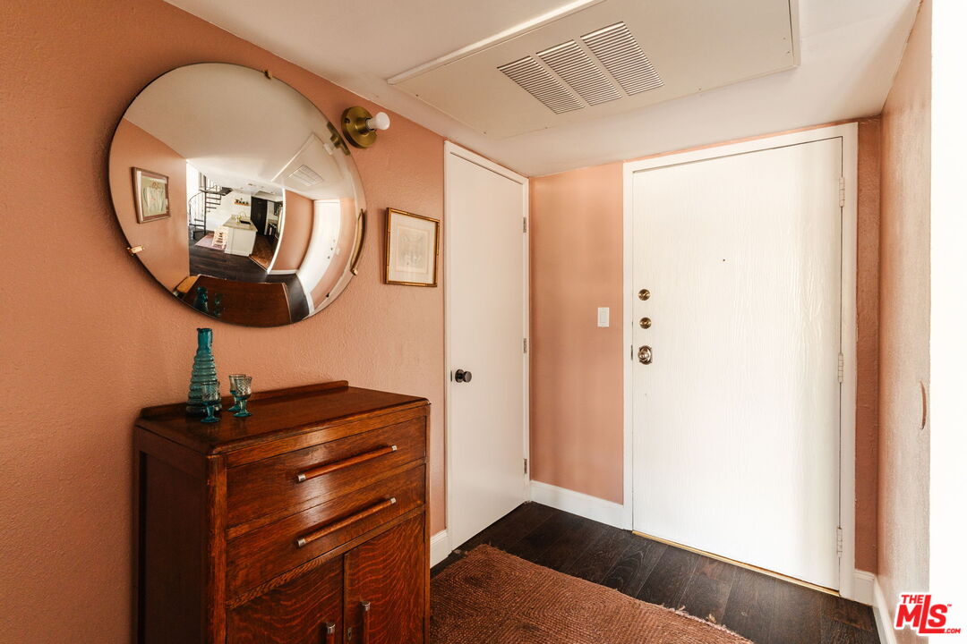2700 Cahuenga Blvd Unit: 4319