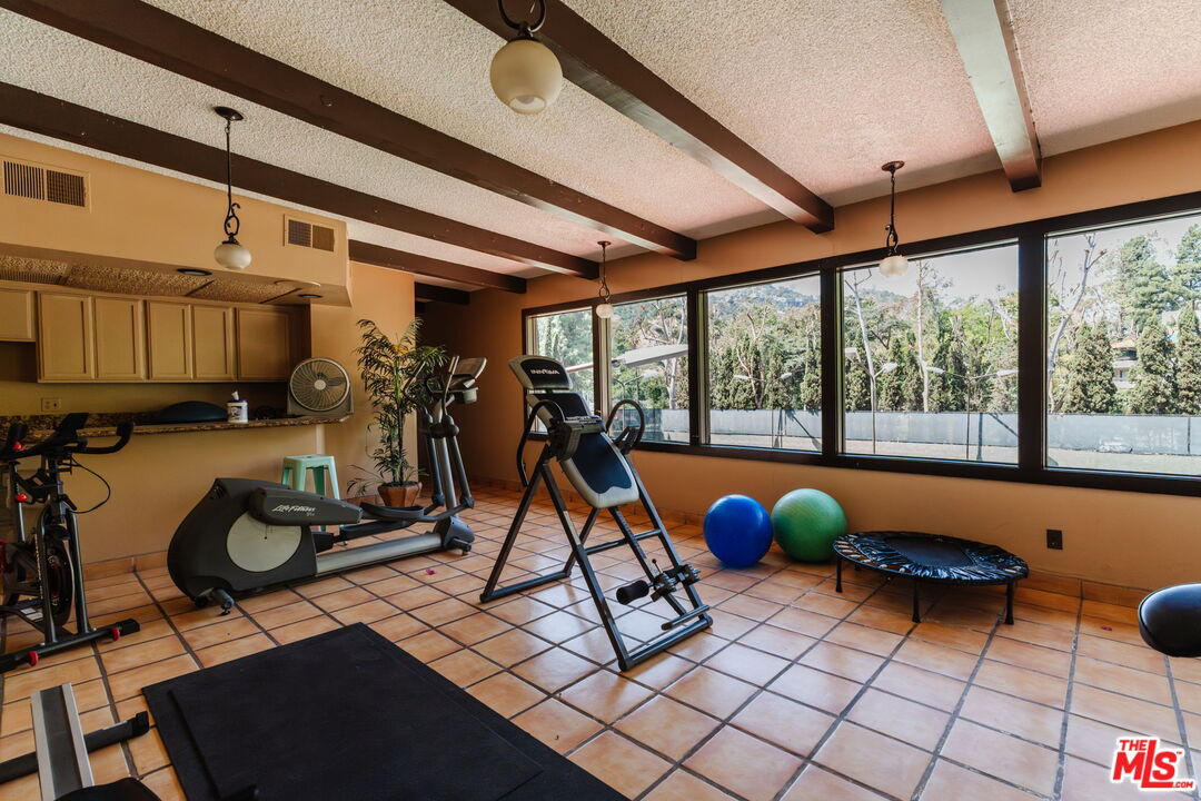 2700 Cahuenga Blvd Unit: 4319