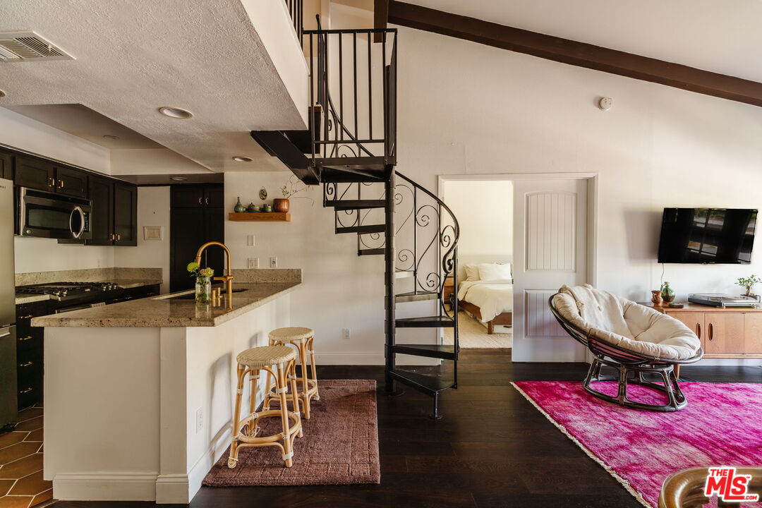 2700 Cahuenga Blvd Unit: 4319