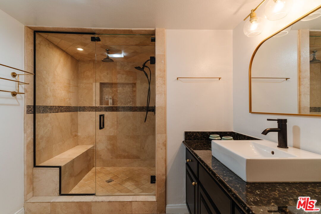 2700 Cahuenga Blvd Unit: 4319