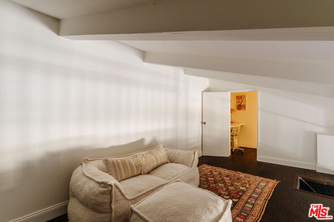 2700 Cahuenga Blvd Unit: 4319