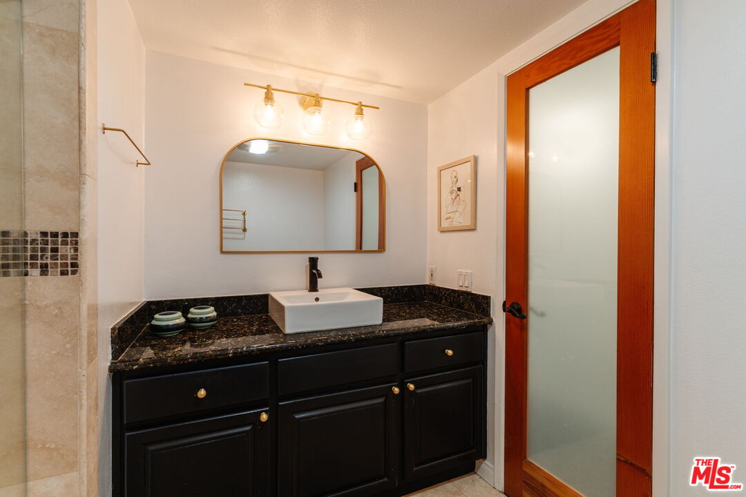 2700 Cahuenga Blvd Unit: 4319