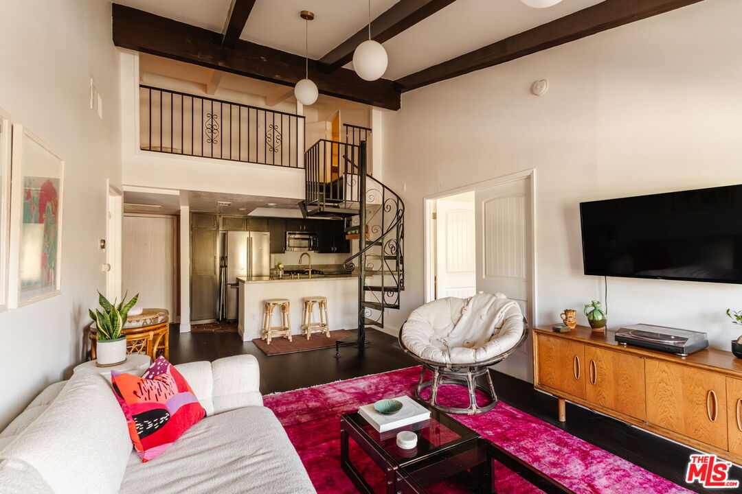 2700 Cahuenga Blvd Unit: 4319