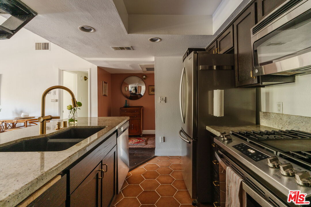 2700 Cahuenga Blvd Unit: 4319
