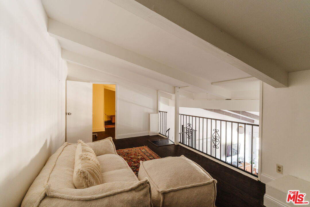 2700 Cahuenga Blvd Unit: 4319
