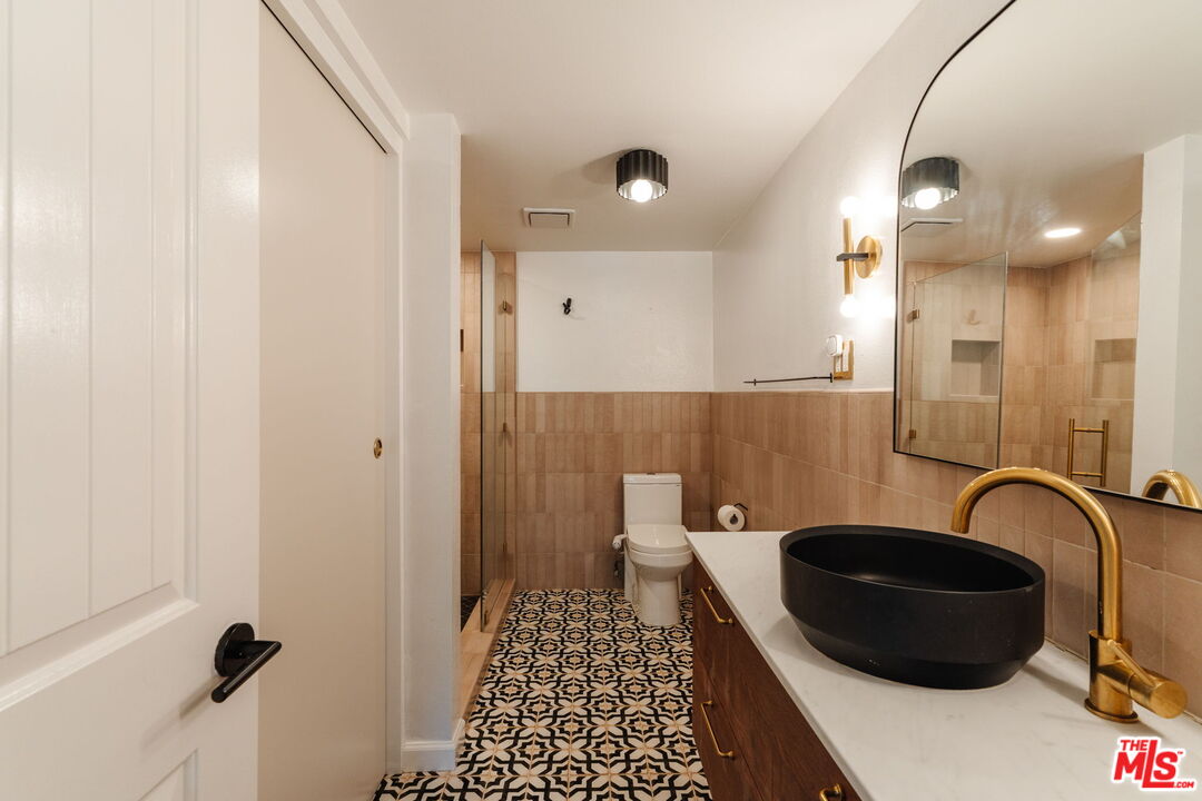2700 Cahuenga Blvd Unit: 4319