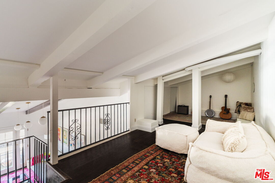 2700 Cahuenga Blvd Unit: 4319