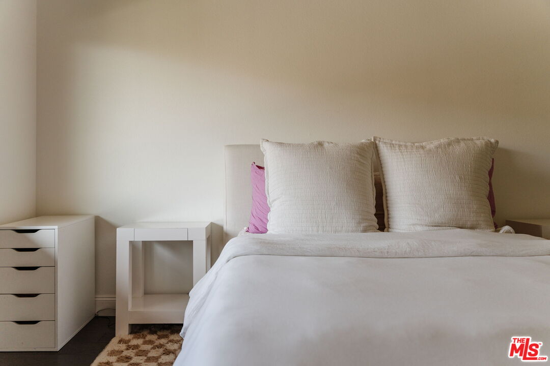 2700 Cahuenga Blvd Unit: 4319