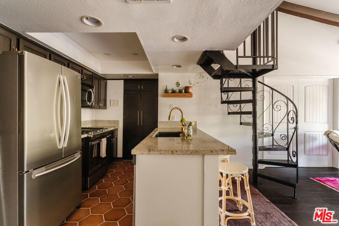 2700 Cahuenga Blvd Unit: 4319