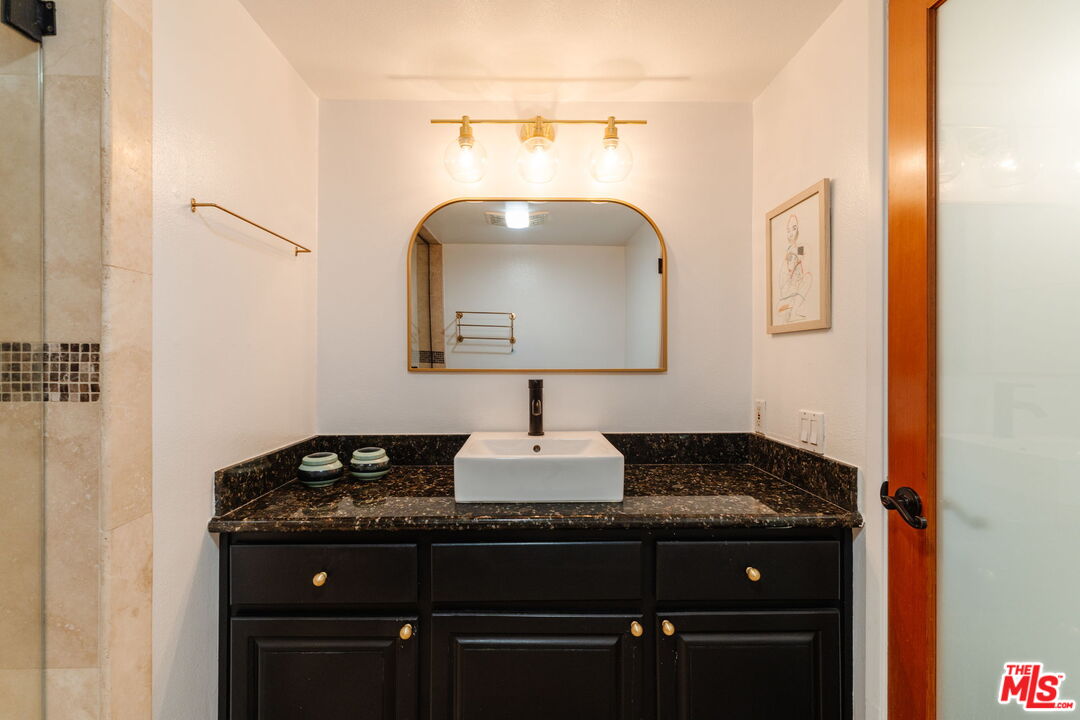 2700 Cahuenga Blvd Unit: 4319
