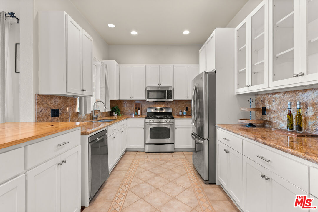 4057 W 147th St Unit: 105