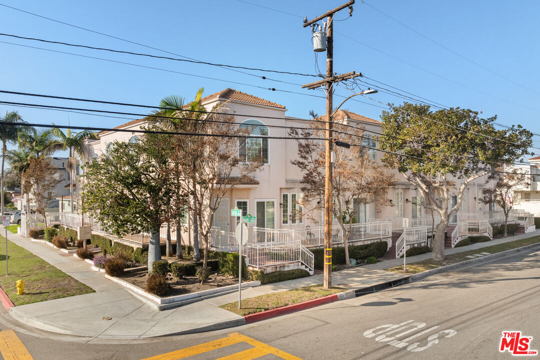 4057 W 147th St Unit: 105