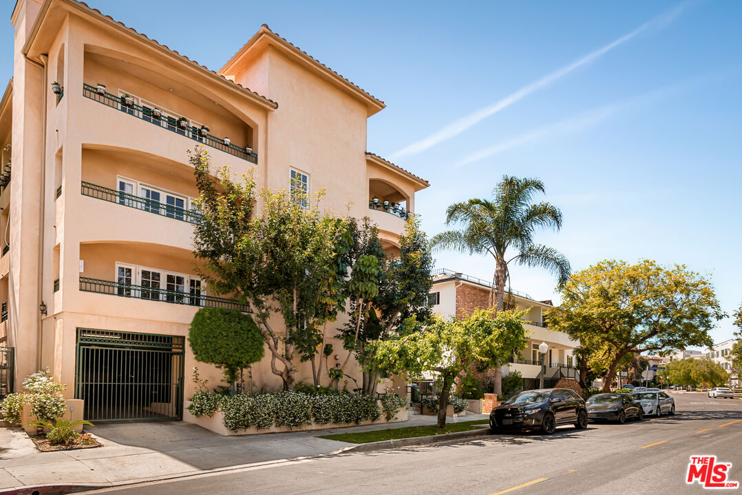 1707 Malcolm Ave Unit: PH400
