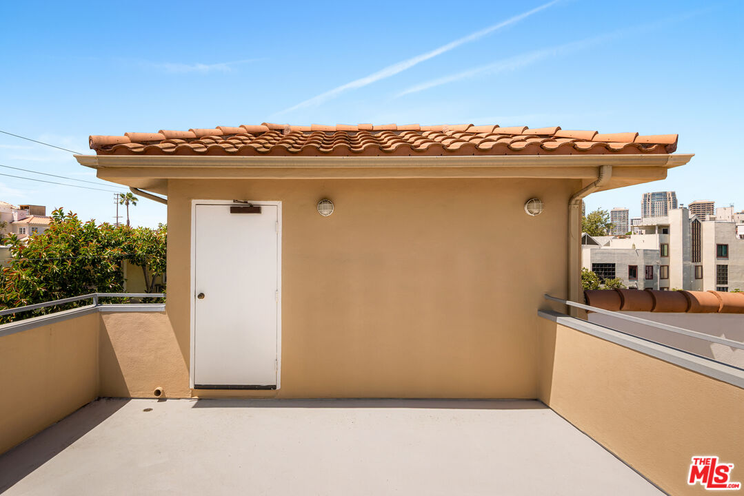 1707 Malcolm Ave Unit: PH400