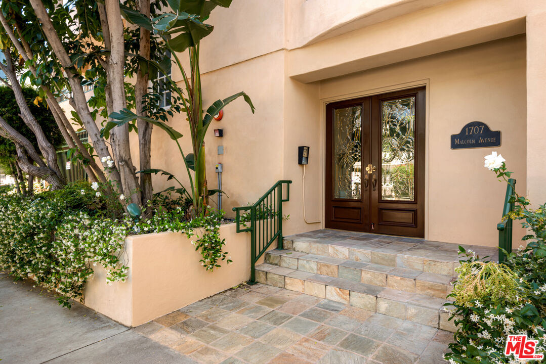 1707 Malcolm Ave Unit: PH400