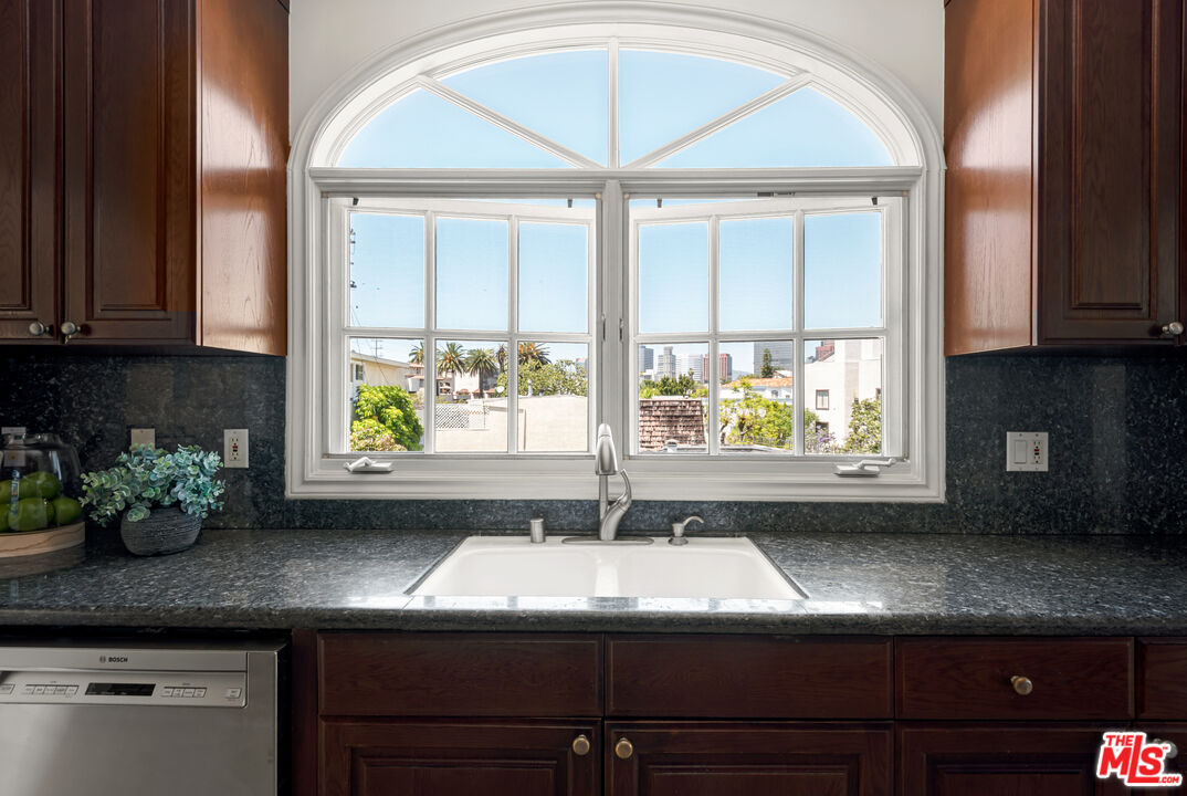 1707 Malcolm Ave Unit: PH400