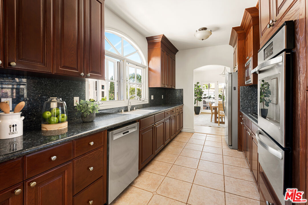 1707 Malcolm Ave Unit: PH400